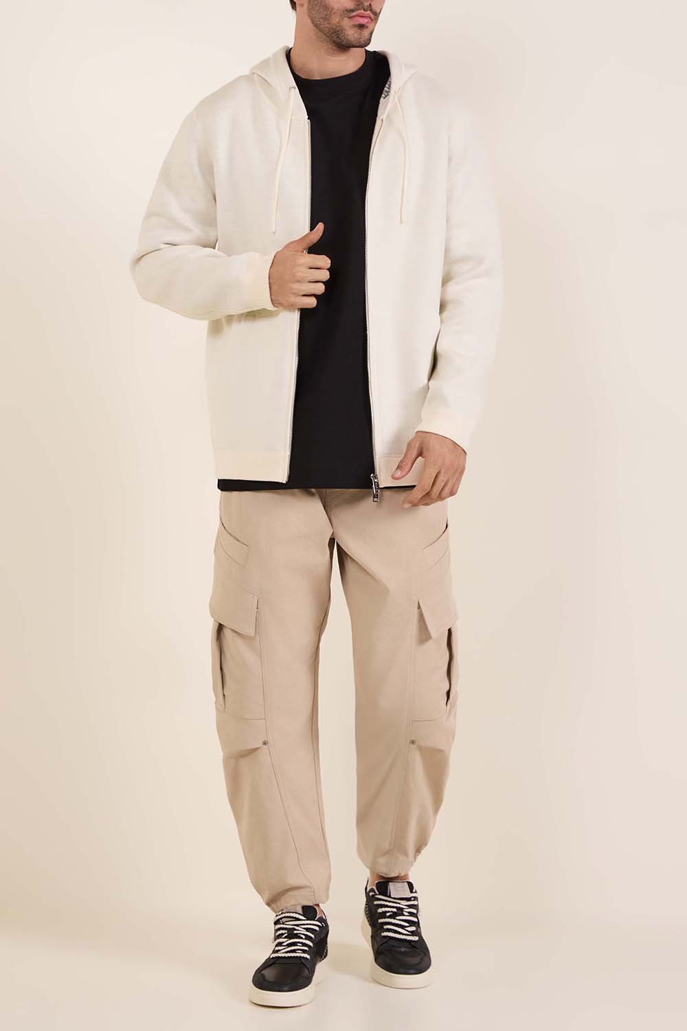 תמונת כל הלוק של ז'קט קפוצ'ון